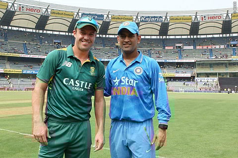 AB de Villiers with MS Dhoni
