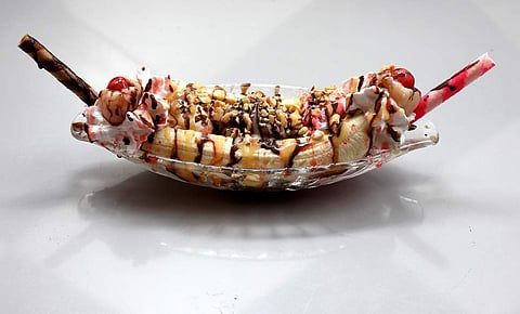 Classic banana split