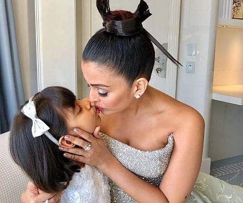 Aishwarya Rai Bachchan kissing her daughter Aaaradhya