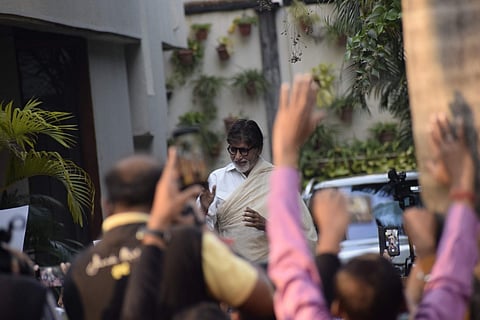 Amitabh Bachchan greets his fans in Mumbai (Photo: IANS)