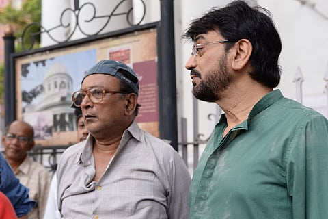 Meghnadh Bhattacharya and Chiranjeet in Surjo Prithibir Chardike Ghore