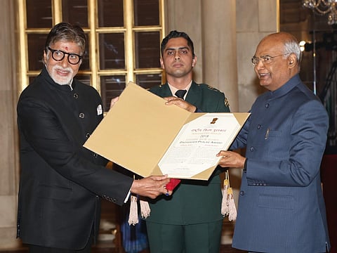 President Ram Nath Kovind presents Amitabh Bachchan with Dadasaheb Phalke Award (Photo: Amlan Paliwal/IANS)