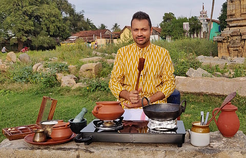 Rakesh Raghunathan cooking a prasadam of samba saadam at Darasuram temple in Kumbakonam