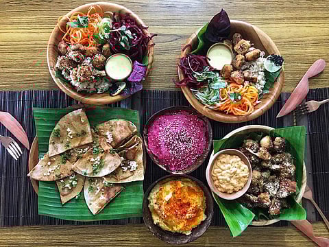 Hummus+Cauli 'power' buffalo wings+Buddha bowl