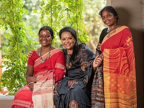Lopamudra Mitra with artisans