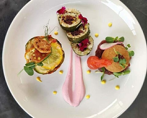 Oats arancini balls with cranberry and dates sauce