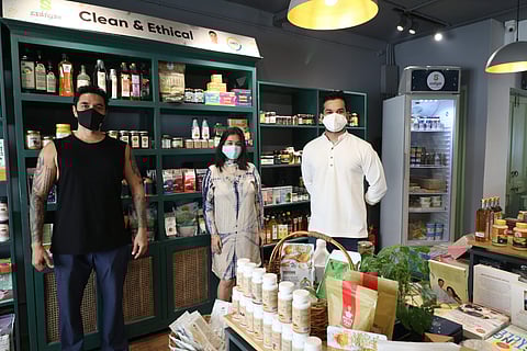 Luke Coutinho with Simran Mahatme and Somin Mahatme, Founders of Saukhyam Store, Goa