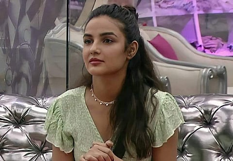 A war that has been brewing for a while comes to fore when Jasmin Bhasin accuses Rubina and her husband Abhinav Shukla of being housemates who regularly break rules.