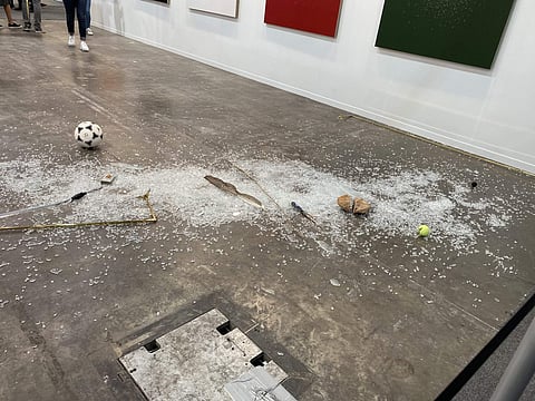 Critic Avelina Lésper 'accidentally' smashes installation at Mexico fair (Source: Twitter)