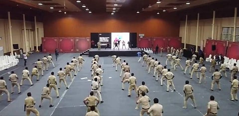 Bengaluru cops learn Zumba (Photo: IANS)