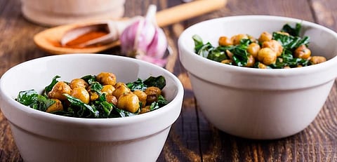 Chickpeas & spinach salad by Chef Pawar