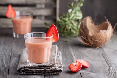 Strawberry and coconut oil smoothie