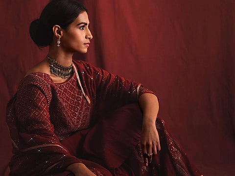 An abho in madder red