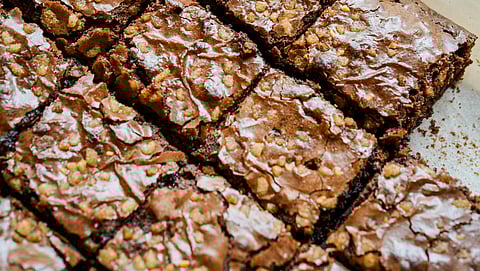 Recipe: These eggless fudgy crinkly brownies are so good, and take less than 30 minutes to bake!