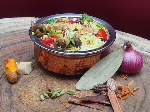 Zafrani Murg Motia Pulao