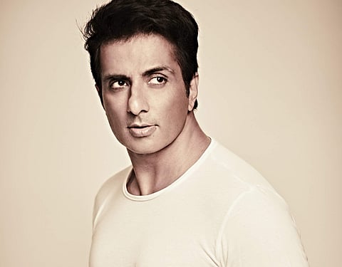 In the last few months, Sonu Sood has emerged as a real hero. Besides helping migrants, Sonu has also looked after the educational needs of underprivileged students.