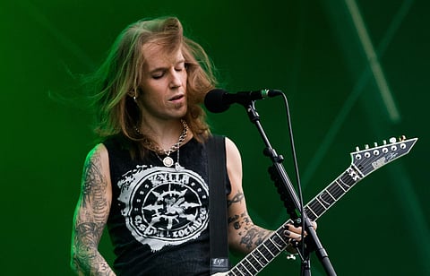 Alexi_Laiho_performing_with_Children_of_Bodom