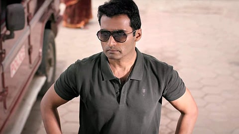 A still from Iru Dhuruvam