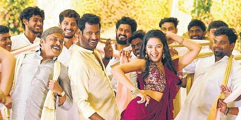 Thambi Ramaiah with Vishal and Mirnalini Ravi in a still from Enemy