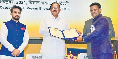 Sultan Ahmed receiving the National Award