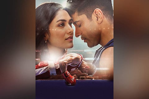 Mrunal Thakur and Farhan Akhtar in Toofan