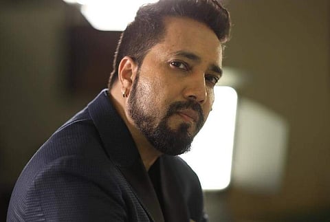 Mika Singh has initiated a food service (Langar Seva) under his NGO, and had kickstarted his efforts on Monday offering free meals to bus drivers, street kids, poor and the needy.