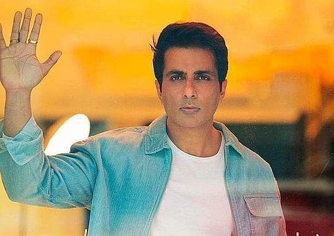 Sonu Sood and his team helped Bengaluru Police in averting a major tragedy at a city hospital, saving the lives of many COVID-19 patients.