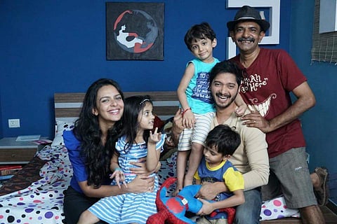 The cast of Teen Do Paanch