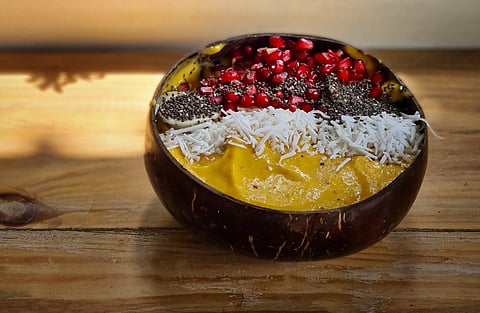 Mango smoothie bowl