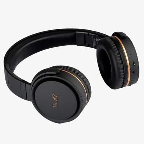 PLAY unveils two wireless headphones
