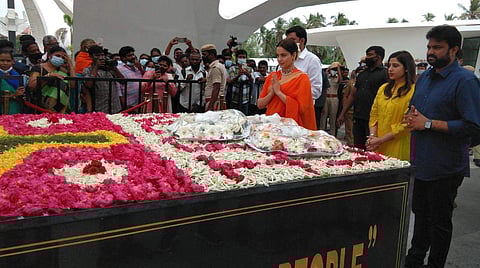 Ahead of the release of Thalaivii, Kangana Ranaut visited J Jayalalithaa's memorial in Chennai.