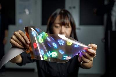 LG creates world's 1st high-resolution display that can stretch by 20%