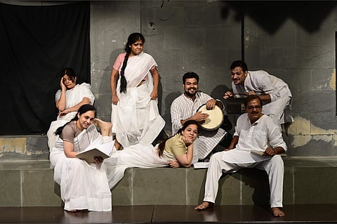 Kaagaz ke Gubbaare by Padatik