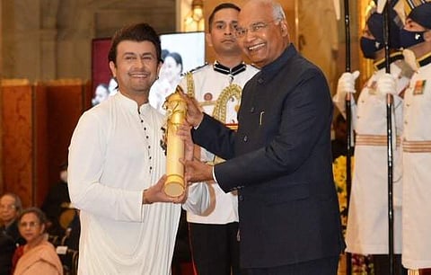 Sonu Nigam receives Padma Shri from President Ram Nath Kovind