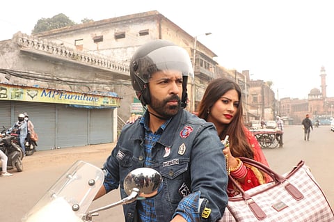 Aamir Ali and Krishna Mukherjee in Life Navrangi