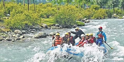 Women’s travel group river rafting in Manali