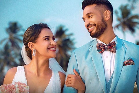 Arjun Kanungo's latest song 'Rangrez' featuring Aisha Sharma in the music video