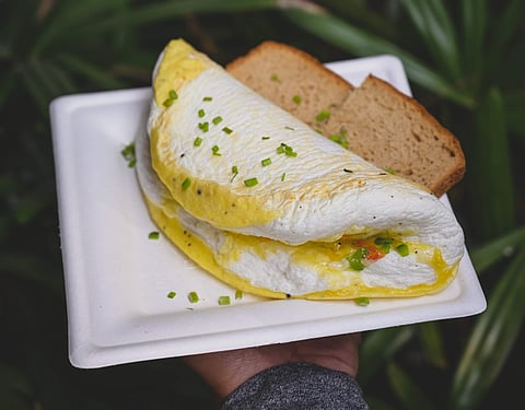 Fluffy omelette by Calorie Crave