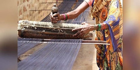 Khana weavers