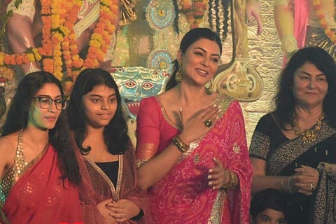 In frame: Sushmita Sen with her daughters at Notunpalli Sarbojonin Durgostab