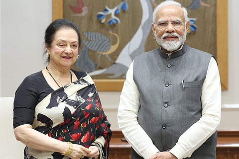 (L-R) Saira Banu, PM Narendra Modi