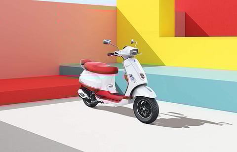 Vespa Dual Pearl White Matt Red