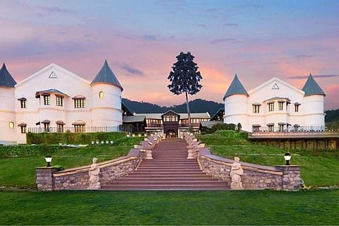 There are hidden gems across India that offer equally mesmerizing royal-themed wedding experiences