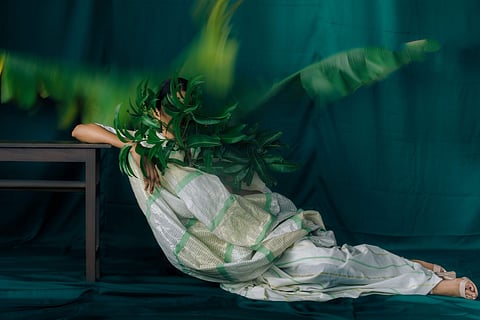 Rouka kasavu sari