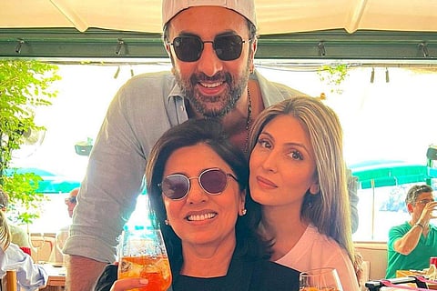 Neetu Kapoor with Ranbir Kapoor and Riddhima Kapoor in Italy