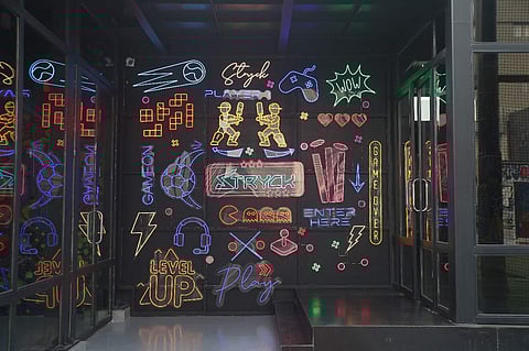 A funky wall at the entrance of Stryck