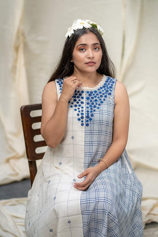 <em>An outfit by Howrah Bridge</em>