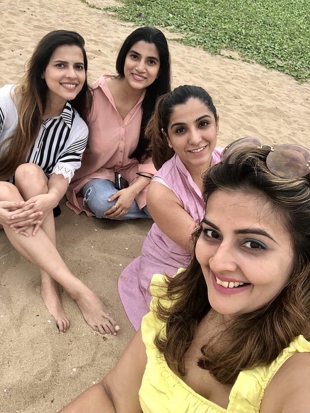 <em>Paloma, Manchal, Shilpa & Aru out at the beach</em>