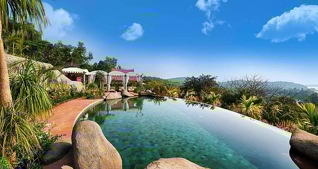 An early morning at the pool