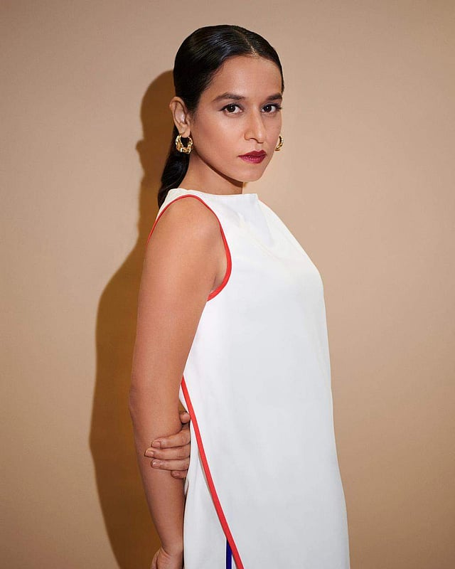 <strong>Posing in poise</strong>